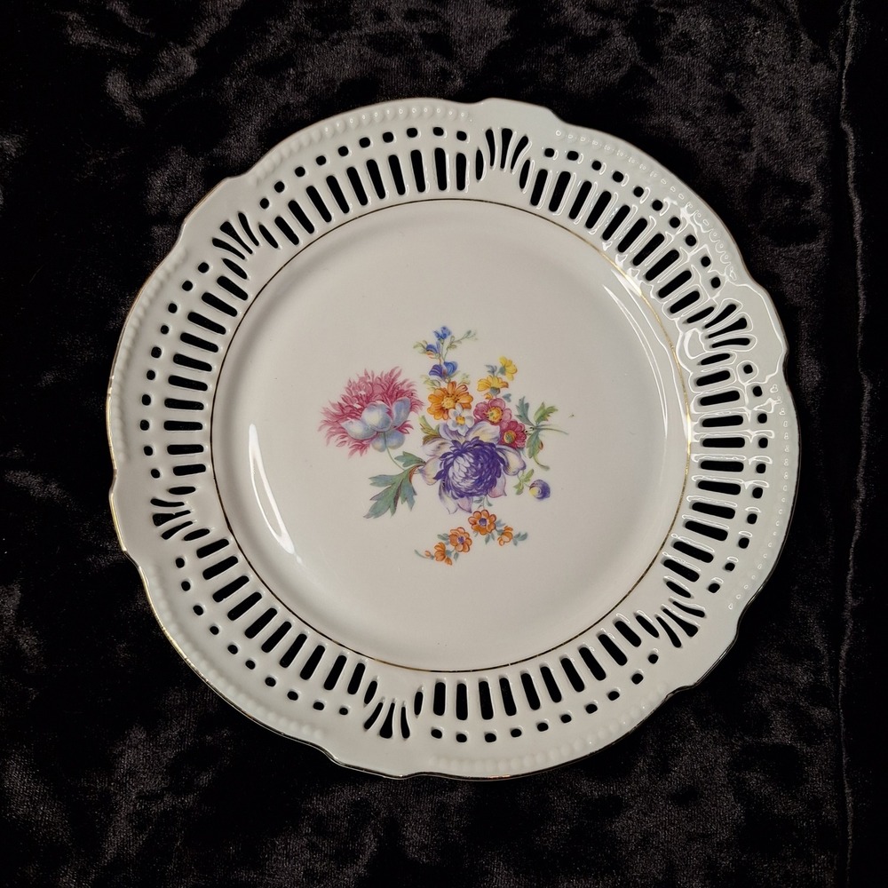 Vintage Schwarzenhammer Bavaria Reticulated Floral Plate Germany US Zone 7.5"
